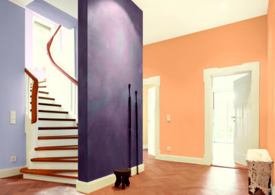 Treppenaufgang in Caparol Wandfarbe von Maler Luce